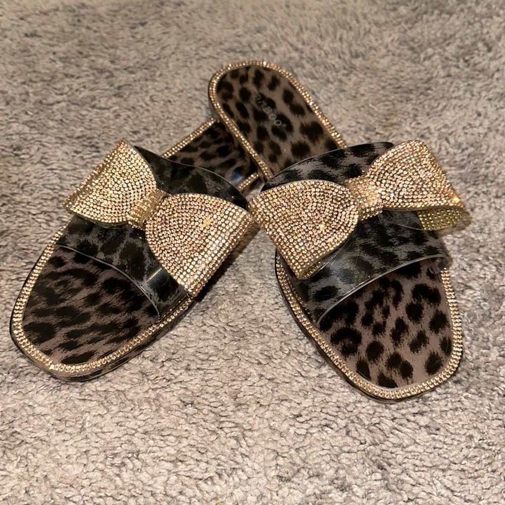 Bling w/ bow leopard jelly sandals
